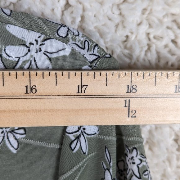 Croft & Barrow* Women's Short Sleeve V-Neck‎ Curved Hem Pleated Front Blouse~ 1X - Picture 7 of 11